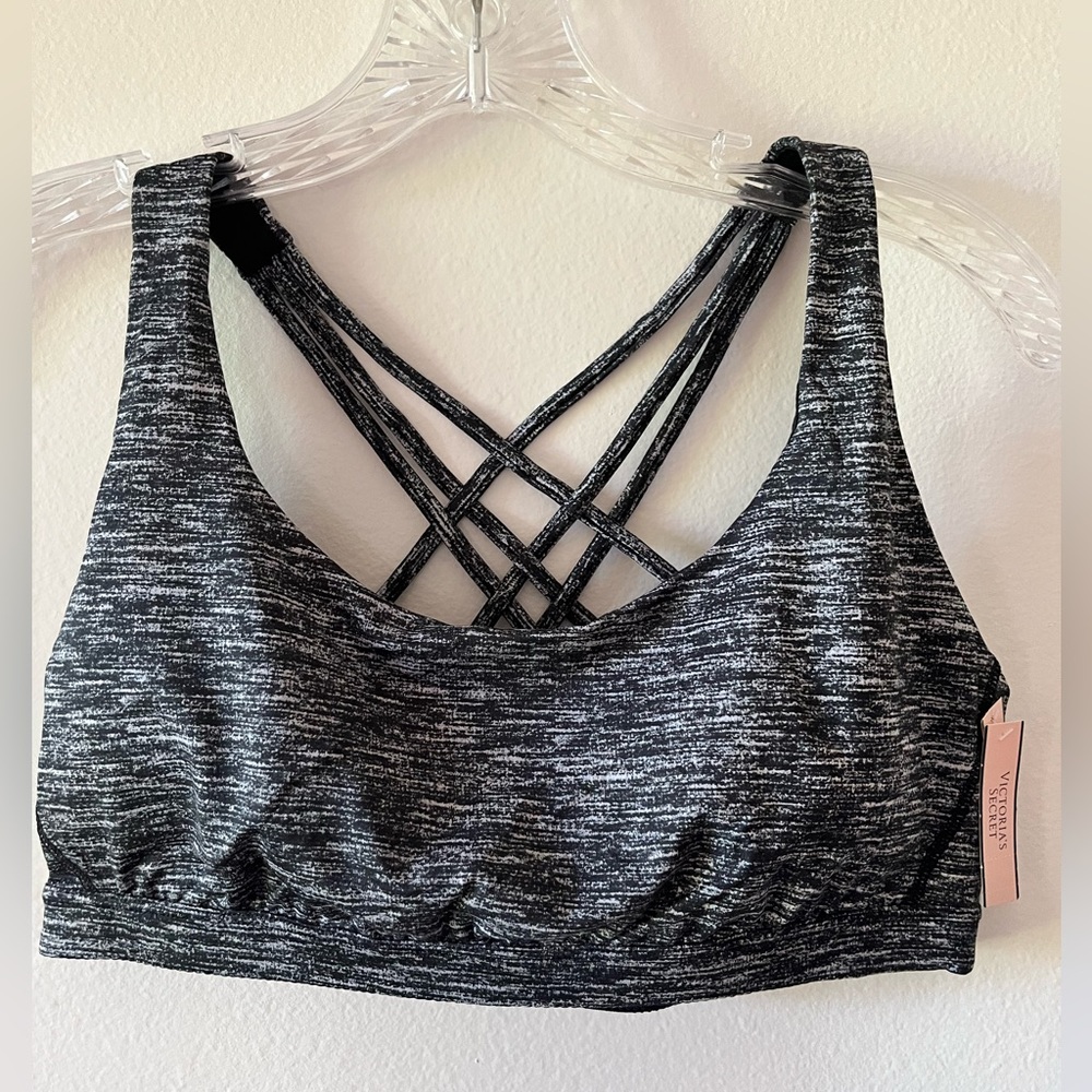VS Sport Strappy Sports Bra Size Large